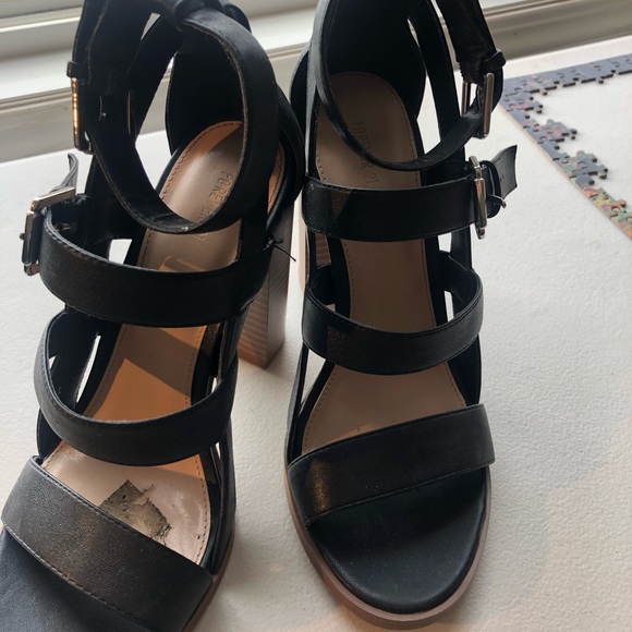 🔥🔥5 items for $25!🔥🔥Black heels size 8! - Picture 2 of 5